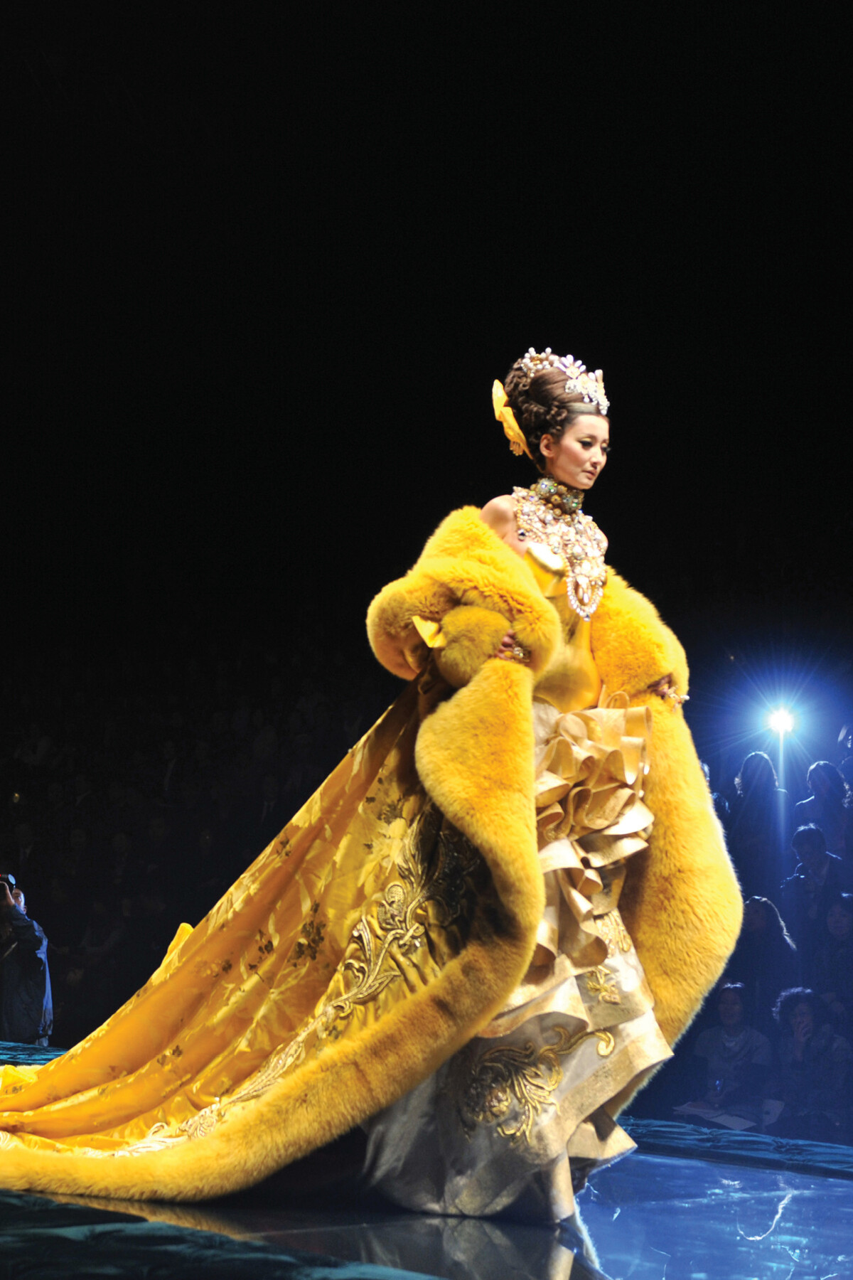 Guo Pei: Fashion. Art. Fantasy. 郭培: 时装之幻梦