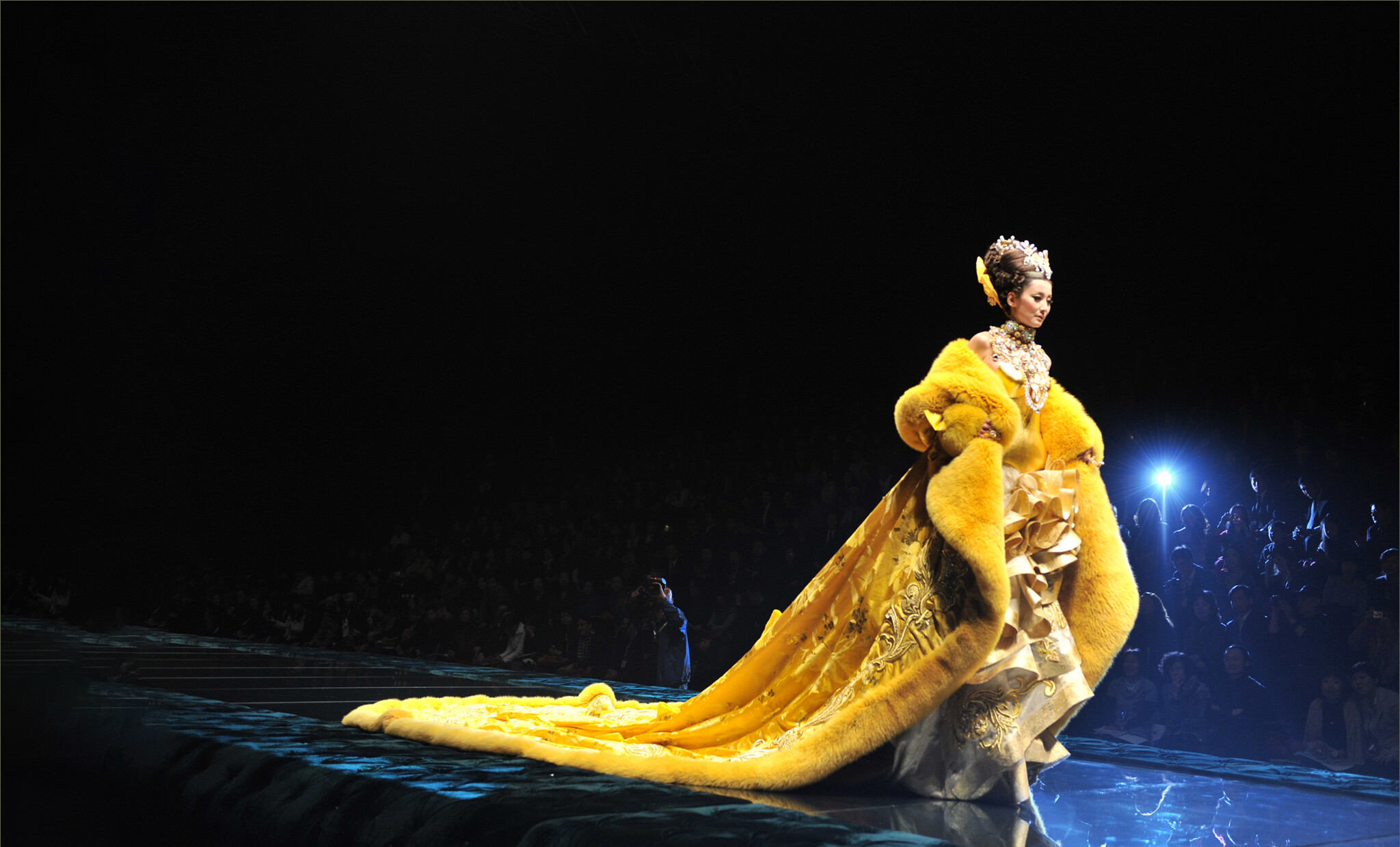 Guo Pei: Fashion. Art. Fantasy. 郭培: 时装之幻梦